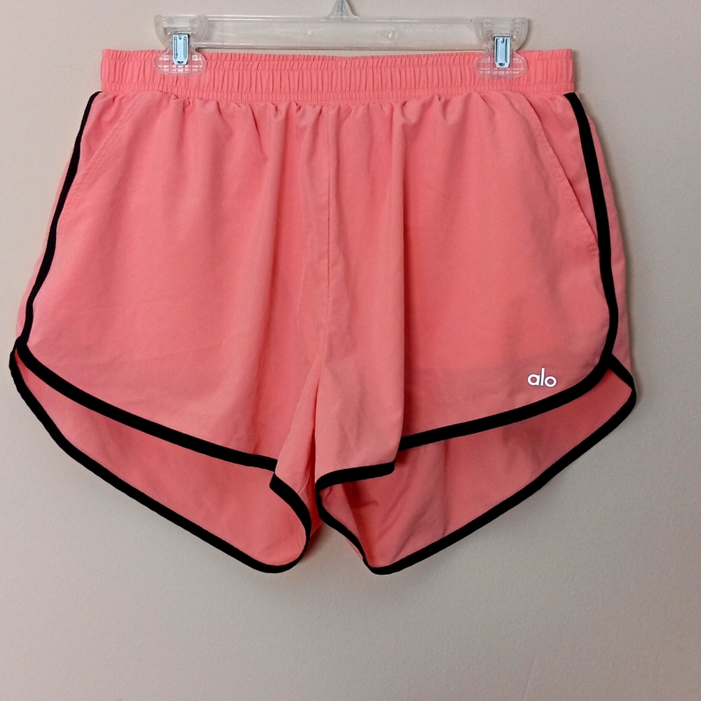 ALO Yoga Ivy League Dolphin Shorts In Strawberry Lemonade,size L